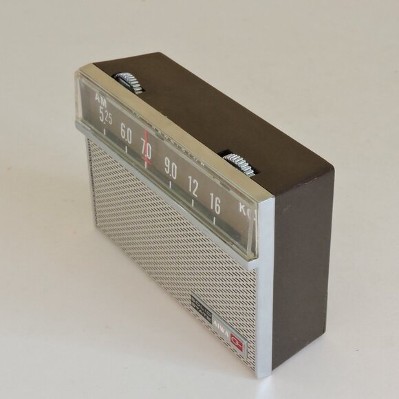 Vintage 1970's Aiwa 10 Transistor Radio With Leather Case - Size 5" x 3" - Picture 4 of 9